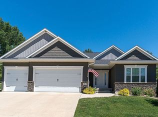 2931 Caspian Rd, Hiawatha, IA 52233