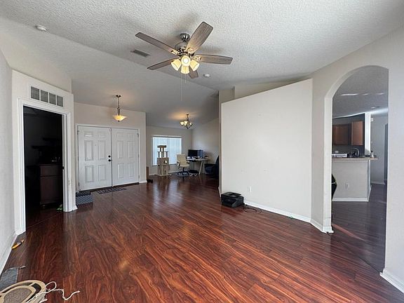 4th image of 252 Fountain Lake Blvd