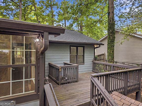 5th image of 360 Hemlock Dr