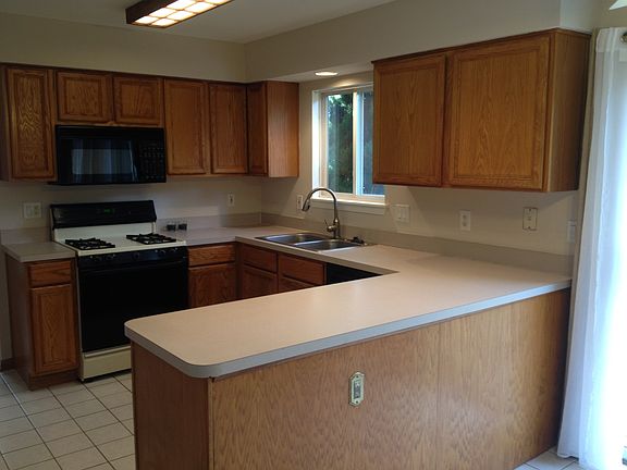 Kitchen, DW, MW, Gas Range/Oven