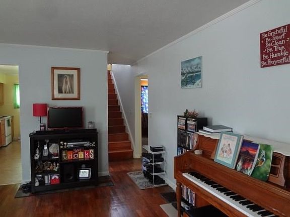 4th image of 1230 Edward Dr E