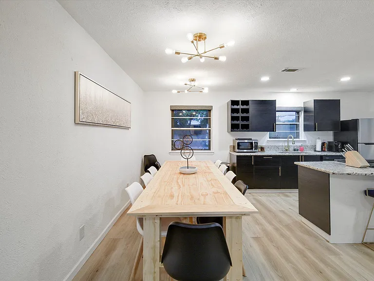 8005 Woodhue Rd — Photo 44