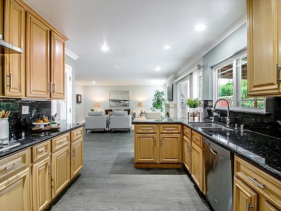 3rd image of 3323 Arqueado Dr