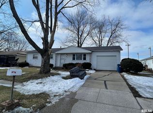 1306 15th St, Silvis, IL 61282