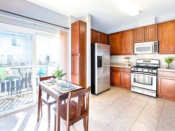5th image of 529 Cary Woods Cir