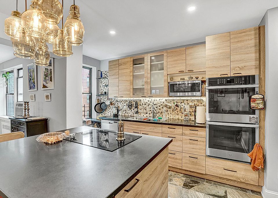 1st image of 3840 Greystone Ave