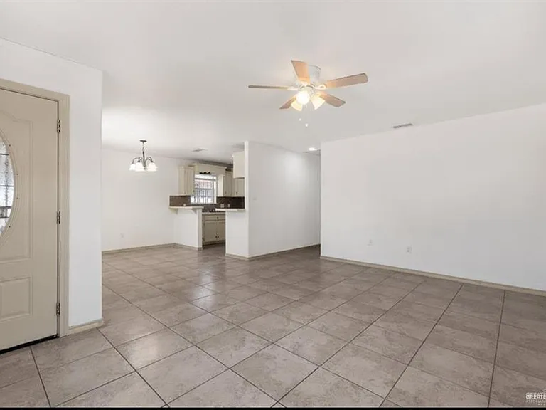 2804 Gumwood Ave — Photo 2