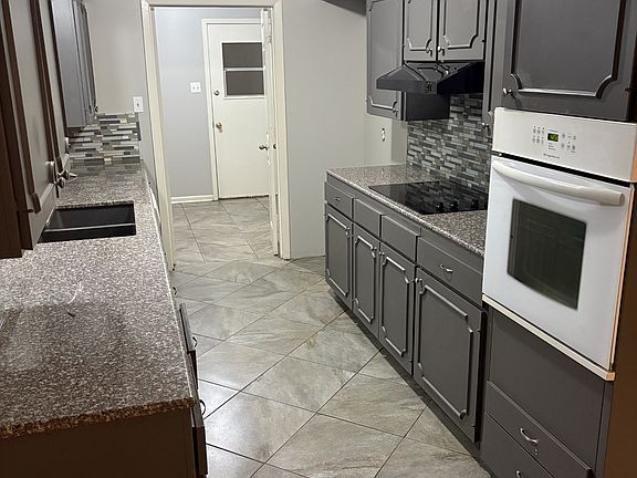 2nd image of 3131 Rosemary Ln