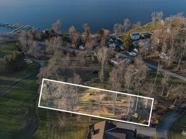 4862 Knoll Ct, Watervliet, MI 49098