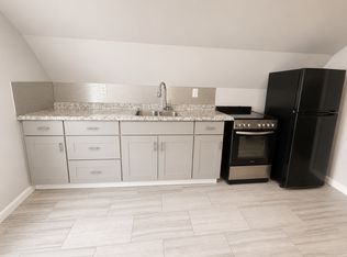639 S 10th St Floor 3, Newark, NJ 07108