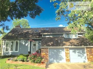 3801 NE Beechwood Dr, Lees Summit, MO 64064
