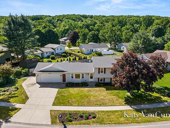 3rd image of 6091 Rogue River Meadows Dr NE