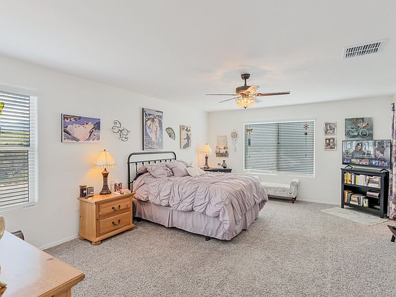 4th image of 904 E Artesia Pl