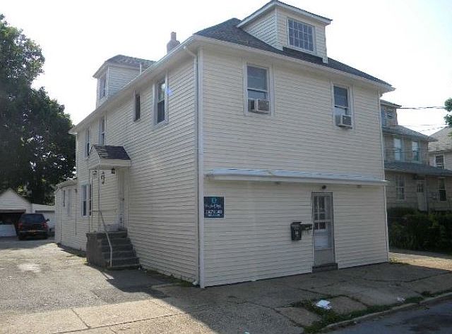Building Photo 4