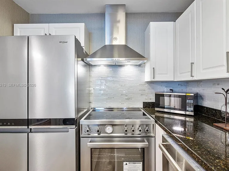 2301 Collins Ave #421 — Photo 15