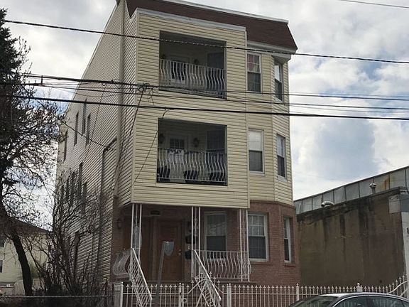 4th image of 590 Hawthorne Ave