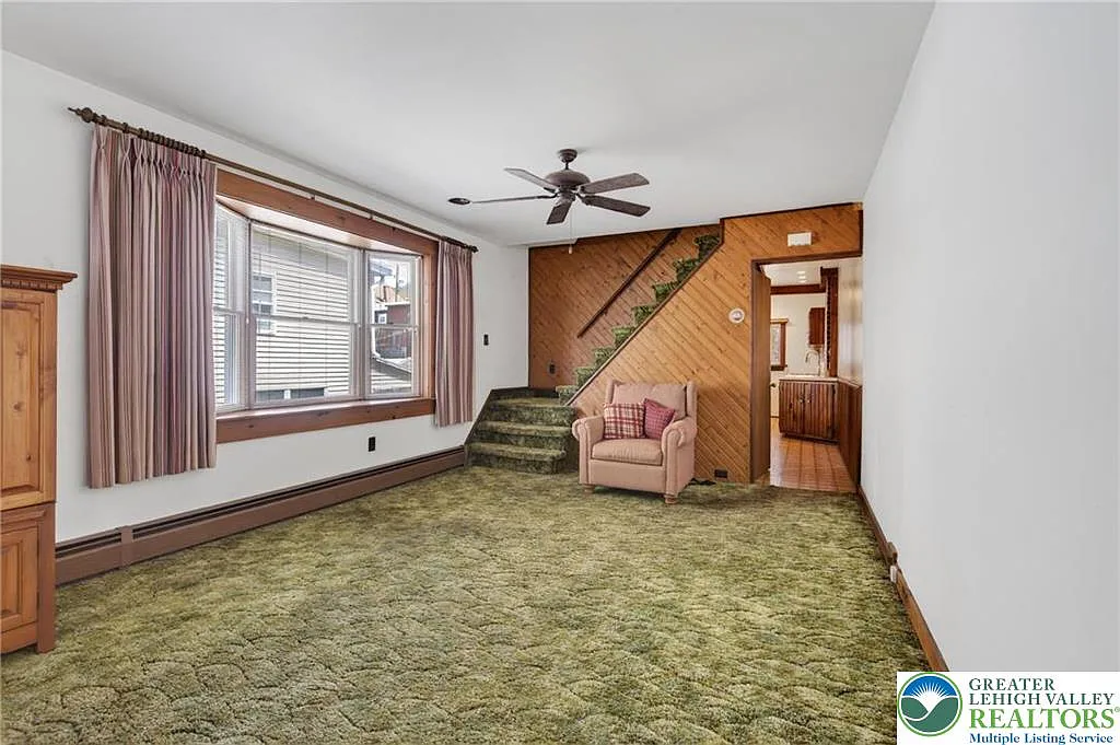 3 bed, 1.0 bath, 2617 sqft, $1,300 — Photo 4