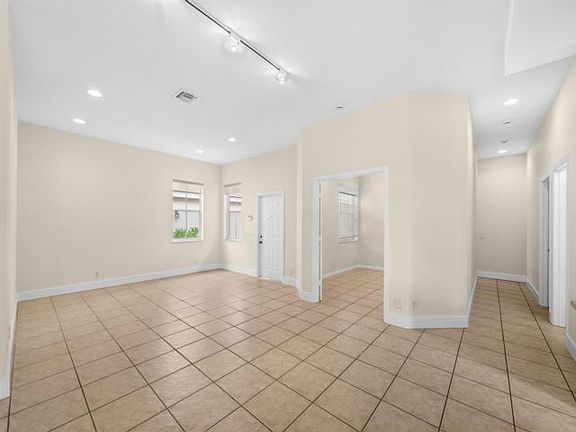 5th image of 1909 Cedar Ct
