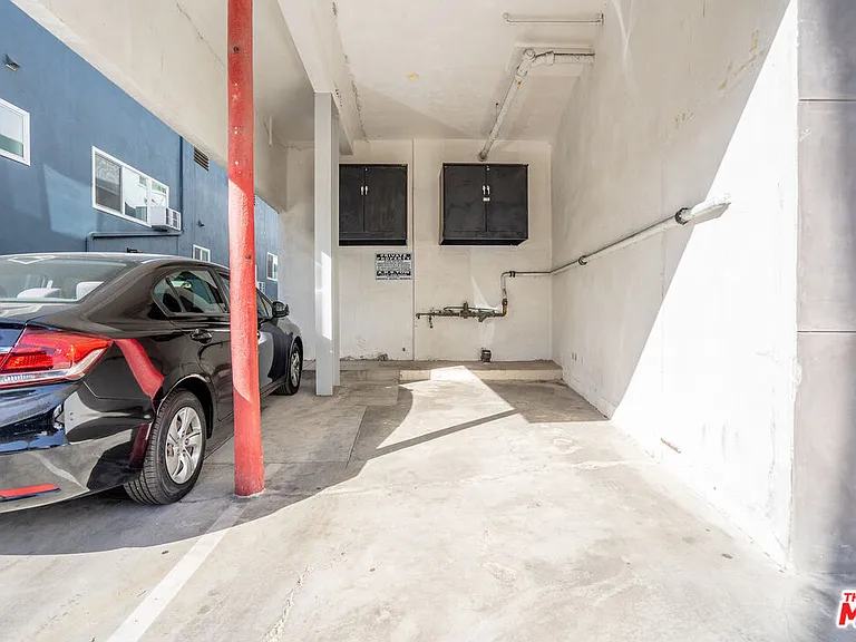 5831 Carlton Way #8 — Photo 17