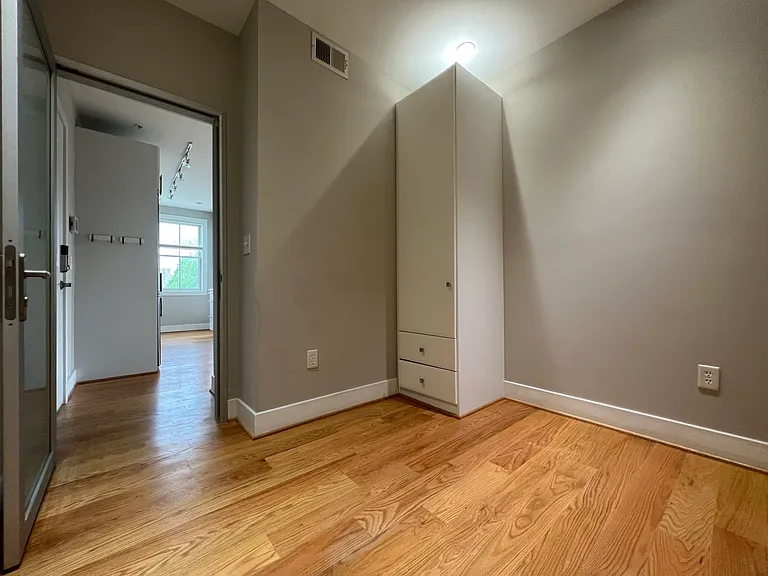 1209 G St SE #8 — Photo 11