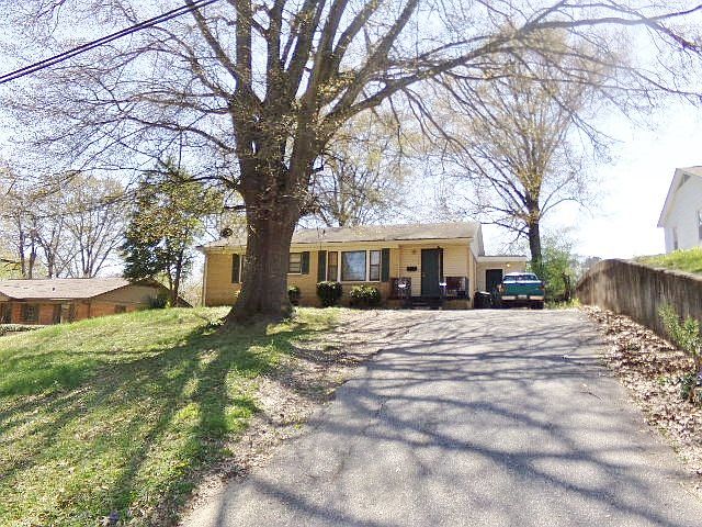 1st image of 915 Moody Dr