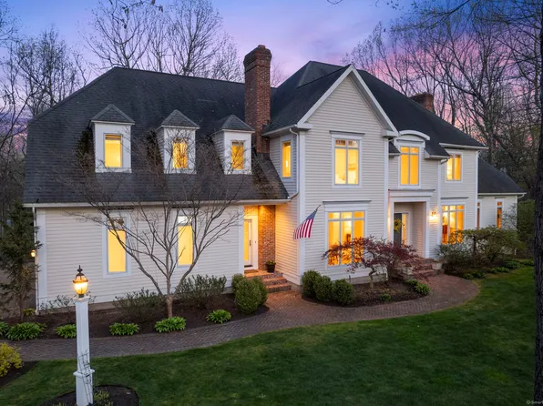 34 Pembroke Hill, Farmington, CT 06032