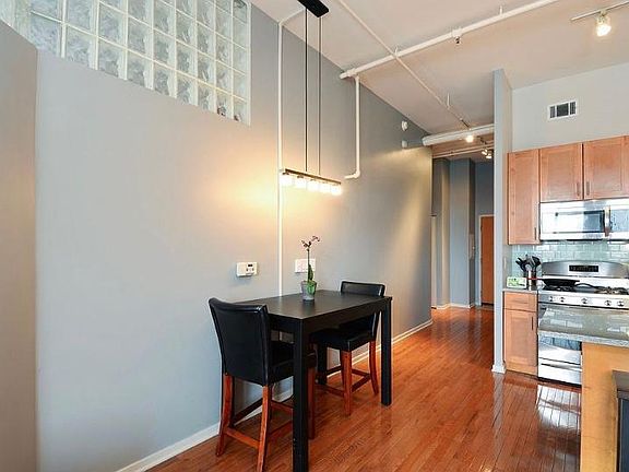 5th image of 360 W Illinois St APT 9C