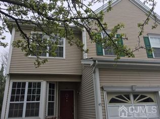 45 Woods Edge Ct, Parlin, NJ 08859
