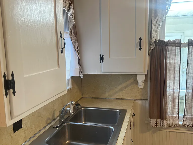402 N Bedford St — Photo 7