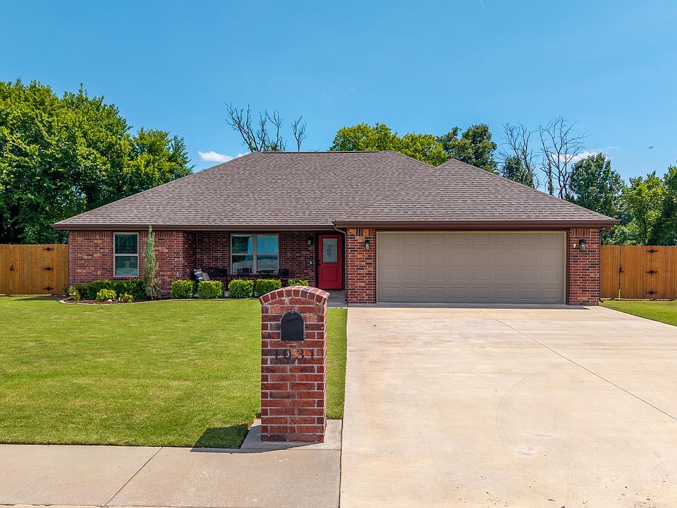 1st image of 1031 Village Dr