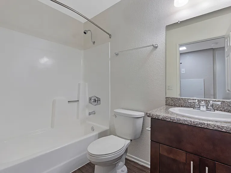 The Jeremy Apts — Photo 7