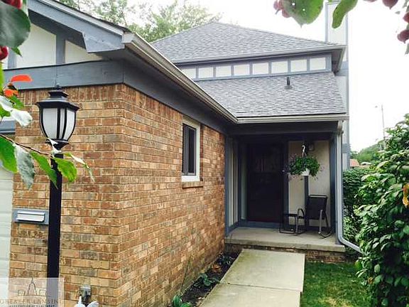2nd image of 1430 Coventry Close St