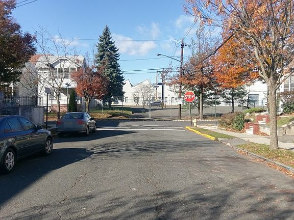 4th image of 27 Elmwood Ave