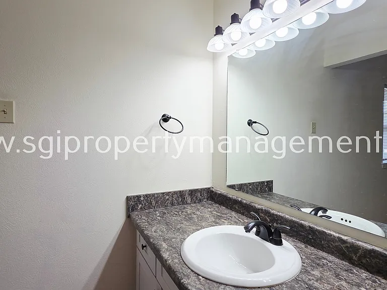 738 Kingswood Ave — Photo 17