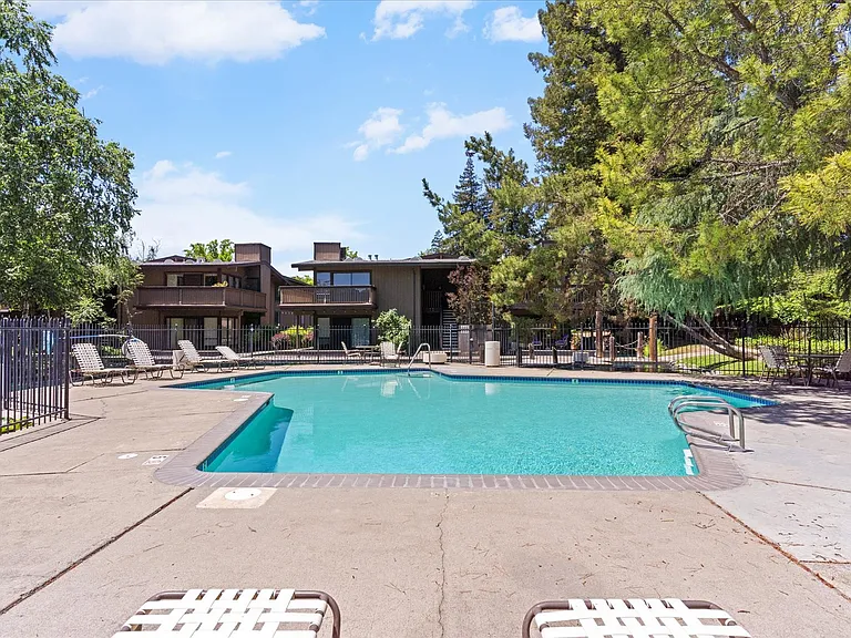 2440 Larkspur Ln #302 — Photo 20