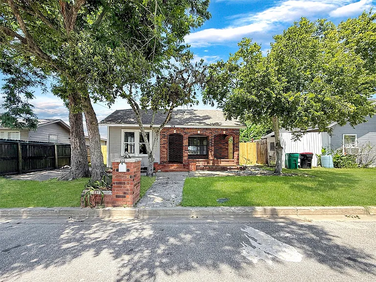 304 Stimson St — Photo 1