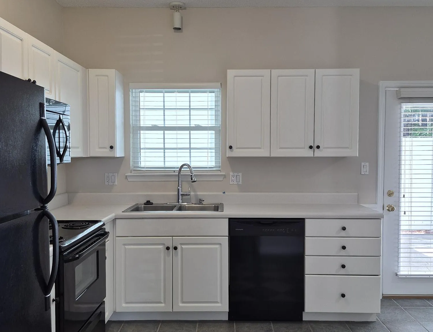 2 bed, 2.5 bath, 1116 sqft, $1,450 — Photo 3