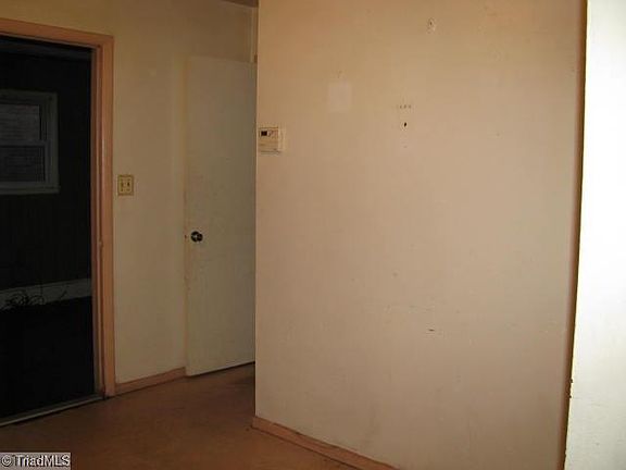 5th image of 851 Woodcote St