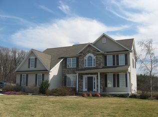 57 E Summit Dr, Littlestown, PA 17340