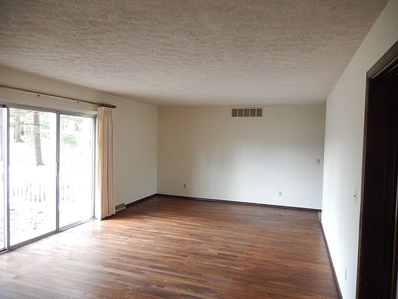 4th image of 4925 W Woodland Dr