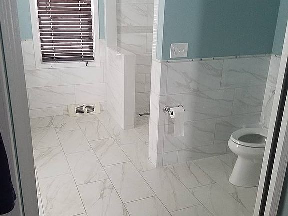 Master Bath 1st flr