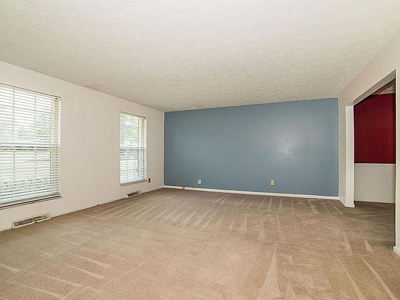 4th image of 7144 Hollywood Dr