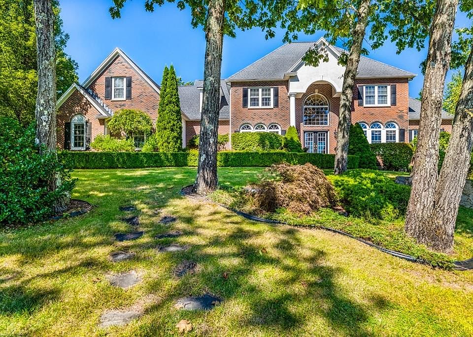 1st image of 3 Berkshire Dr