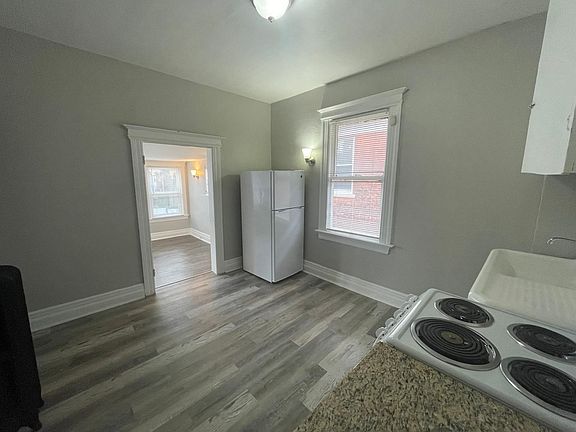 5th image of 727 Hazelwood St APT 4