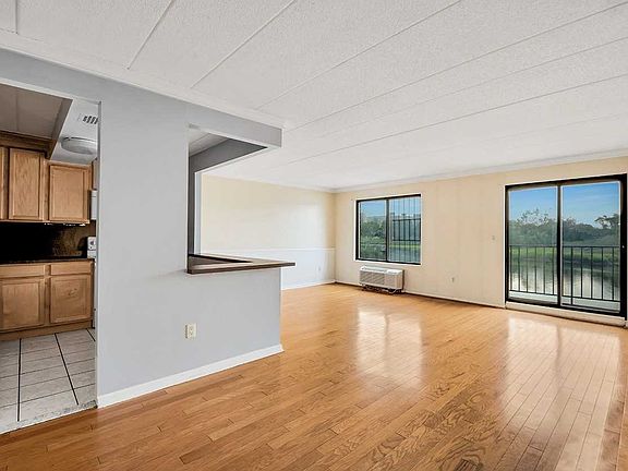 2nd image of 10831 Seaview Ave APT 35C