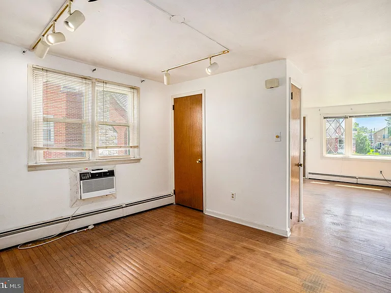819 W 4th St — Photo 9
