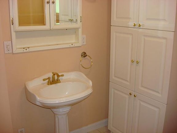 5th image of 1310 N Park St