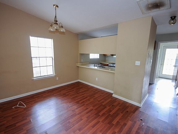 2nd image of 2720A Via Milano Ave