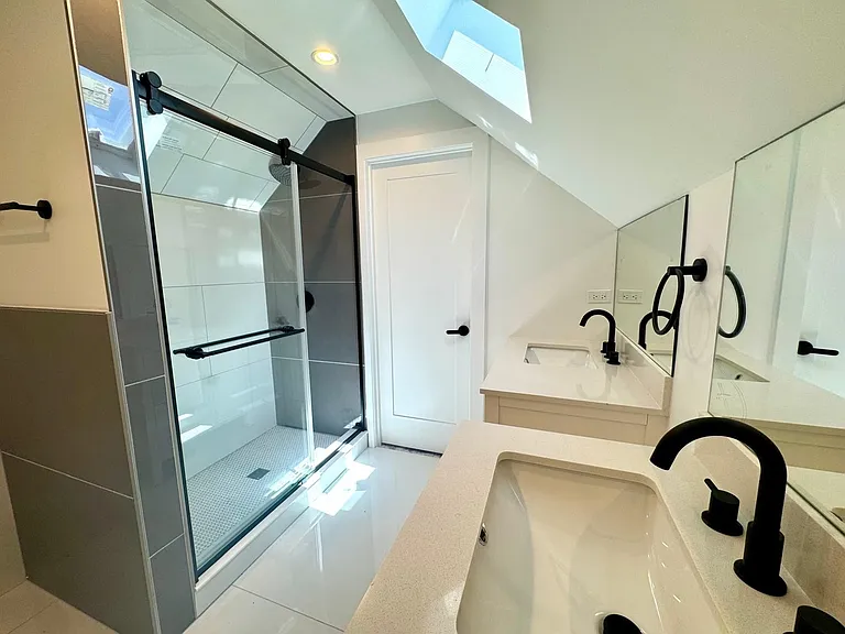 1709 N Maplewood Ave #3F — Photo 3