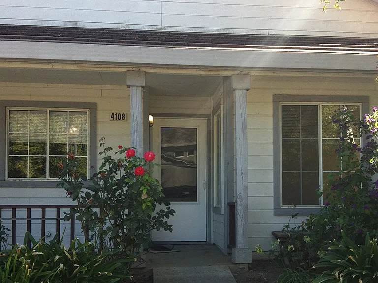 4108 Atlantis Dr — Photo 2